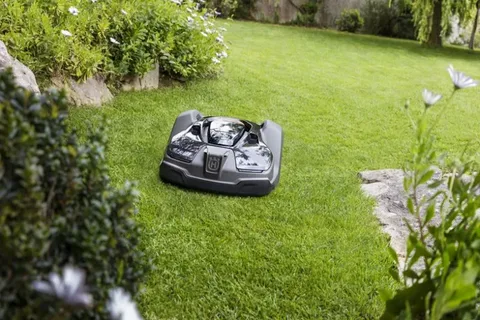 Best Automatic Lawn Mowers for Small Gardens and Urban Lawns